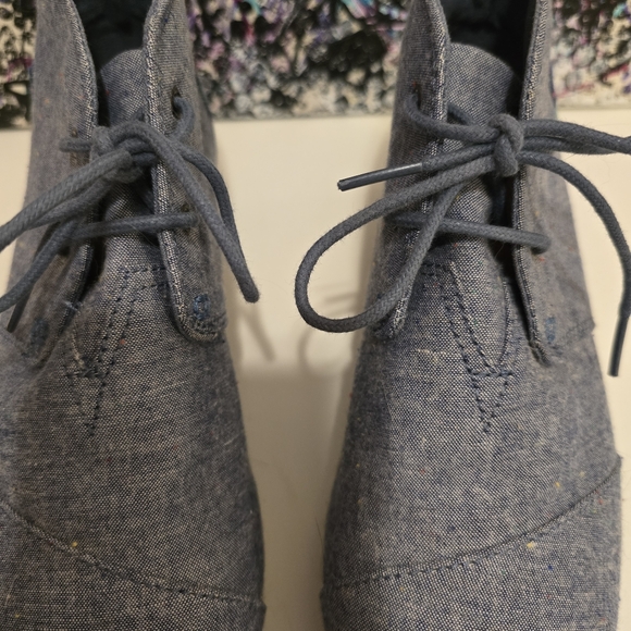 TOMS Speckled Denim Wedge Booties Tribal Design On Back Heels Laceup Shoes Sz 6 - Picture 5 of 17